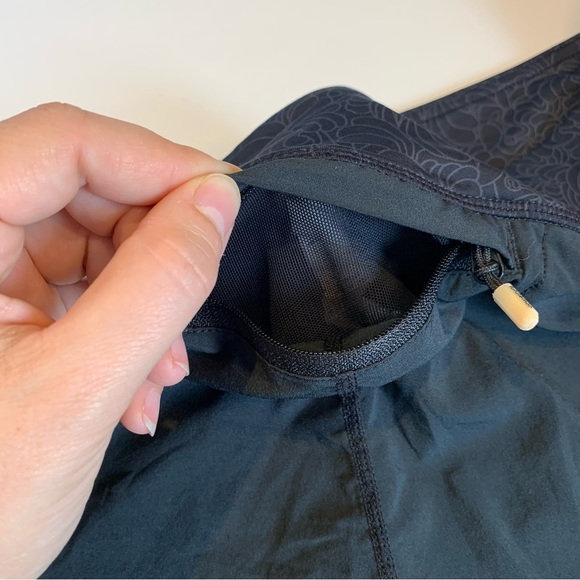 Size 12 Lululemon black drawstring waist shorts with no liner - Picture 10 of 16